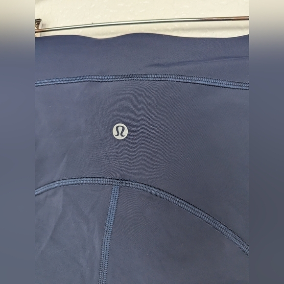 Lululemon power thru high rise tight navy 25" - Picture 4 of 4